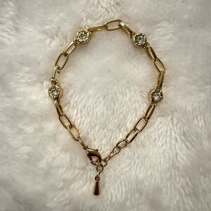 Elegant Gold Bracelet with Crystal Accents